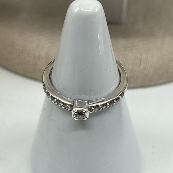 Vintage 925 FAS Sterling Silver Ring Size 7 CZ Solitaire & Channel Accents - Picture 10 of 17